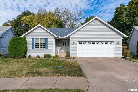 2019 Villa Pines Cir, Carbon Cliff, IL 61239