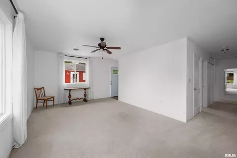 1125 39th St, Moline, IL 61265 photo 4