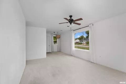 1125 39th St, Moline, IL 61265 photo 3