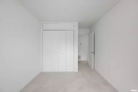 1125 39th St, Moline, IL 61265 photo 8
