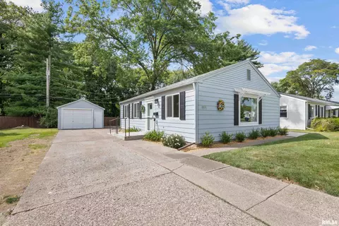 1125 39th St, Moline, IL 61265