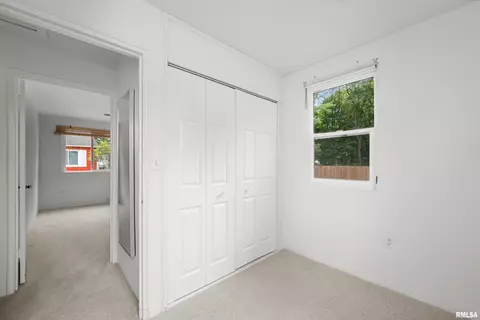 1125 39th St, Moline, IL 61265 photo 13