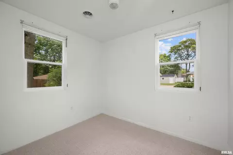 1125 39th St, Moline, IL 61265 photo 14