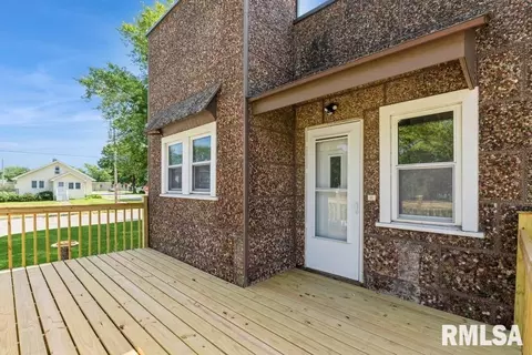 432 12th St, Silvis, IL 61282 photo 4