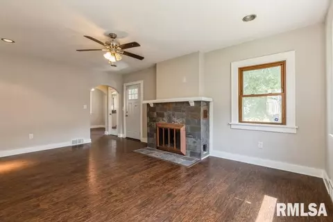 432 12th St, Silvis, IL 61282 photo 6