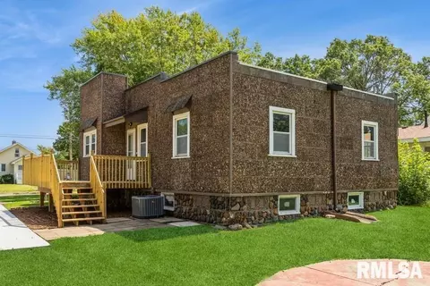 432 12th St, Silvis, IL 61282 photo 2