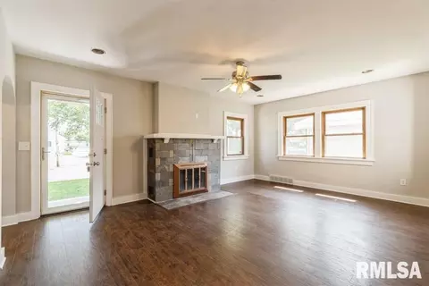 432 12th St, Silvis, IL 61282 photo 5