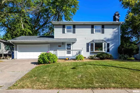 406 W Sheridan Dr, Eldridge, IA 52748