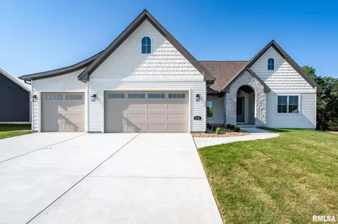 6786 St Marie Ct, Bettendorf, IA 52722