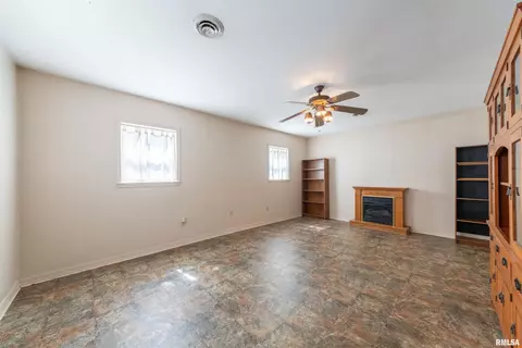 605 E Carter St, Marion, IL 62959 photo 10