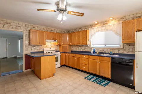 605 E Carter St, Marion, IL 62959 photo 7