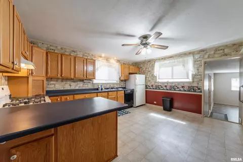 605 E Carter St, Marion, IL 62959 photo 6