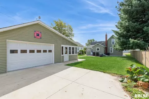 1027 16th Ave, Fulton, IL 61252 photo 3