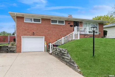 1226 Hilltop Dr, Milan, IL 61264