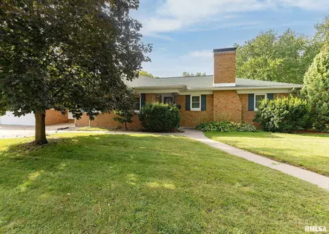 325 12th Ave N, Clinton, IA 52732
