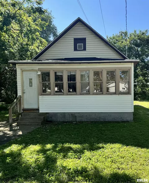 913 N Chestnut St, Kewanee, IL 61443