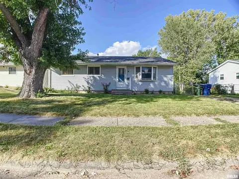 3932 W Rusholme St, Davenport, IA 52804