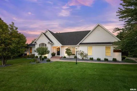 6675 Eagle Ridge Rd, Bettendorf, IA 52722