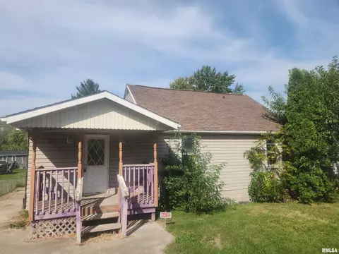209 4th St, Colona, IL 61241