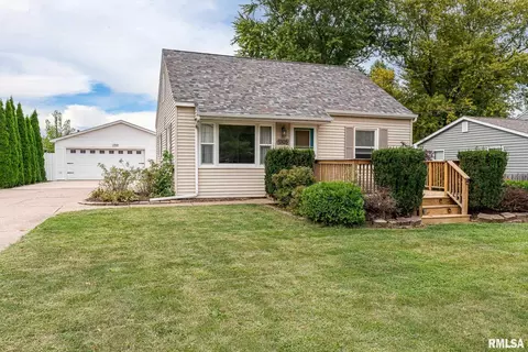 1305 49th St, Moline, IL 61265