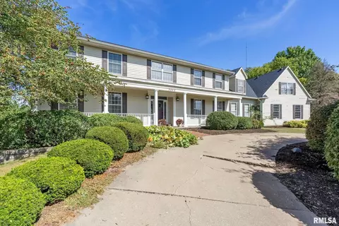 3220 Lundy Ln, Bettendorf, IA 52722