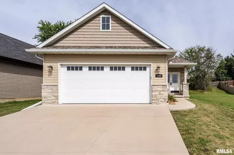 3108 W 34th St, Davenport, IA 52806