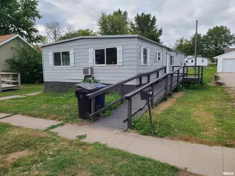 508 W 2nd St, Tipton, IA 52772
