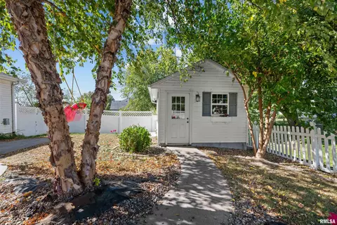418 W Pinehurst Dr, Eldridge, IA 52748 photo 33