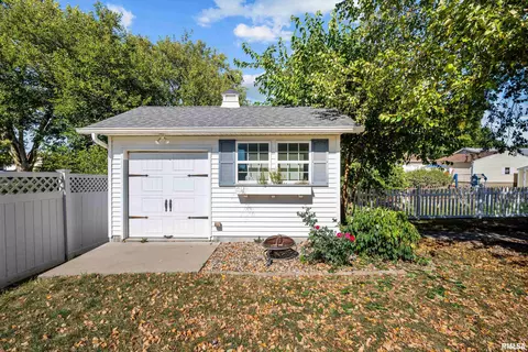 418 W Pinehurst Dr, Eldridge, IA 52748 photo 36