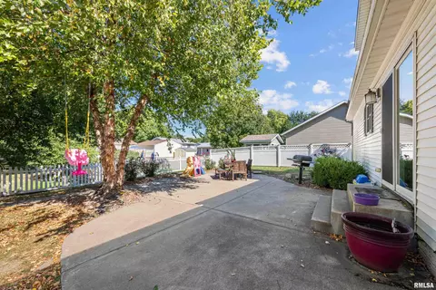 418 W Pinehurst Dr, Eldridge, IA 52748 photo 31