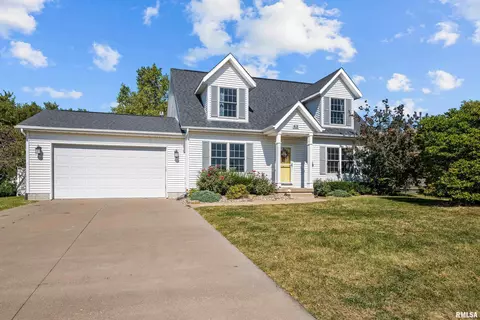 418 W Pinehurst Dr, Eldridge, IA 52748