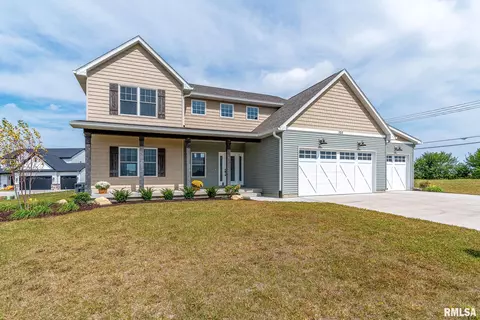 102 W Torrey Pines Dr, Eldridge, IA 52748