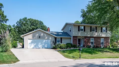 4439 Winding Hill Rd, Davenport, IA 52807