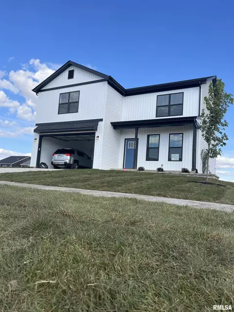 1725 S 5th St, Eldridge, IA 52748