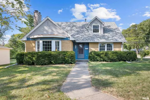 1632 Skyline Dr, Bettendorf, IA 52722