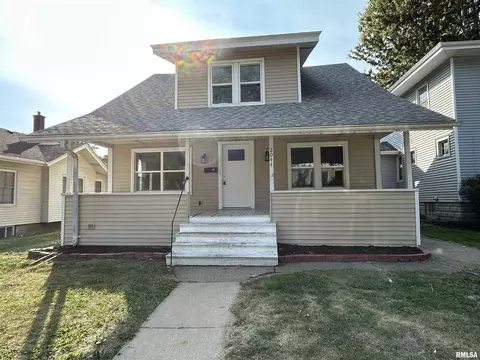 2044 Tremont Ave, Davenport, IA 52803