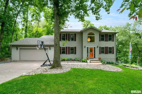 27811 Bowker Dr, Le Claire, IA 52753