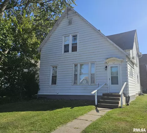 767 11th Ave S, Clinton, IA 52732