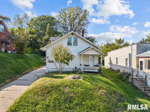 214 15th St, Silvis, IL 61282