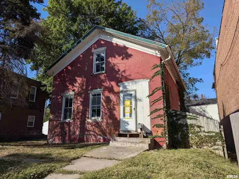 1628 Washington St, Davenport, IA 52804