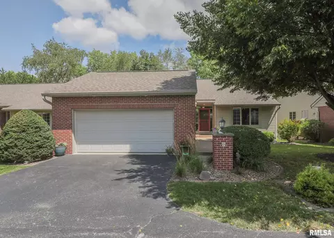 6 Briarwood Ln, Rock Island, IL 61201