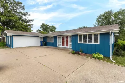 4007 El Rancho Dr, Davenport, IA 52806