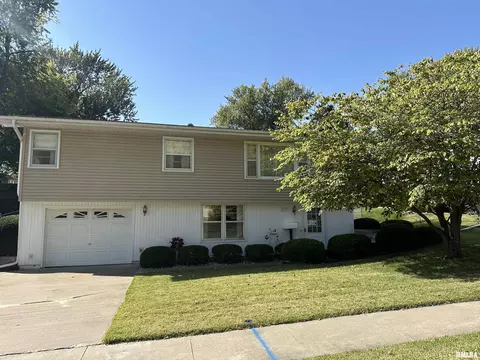 539 Meadowview Dr, Clinton, IA 52732
