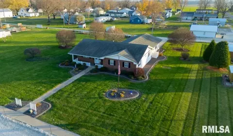 233 S Main St, Coatsburg, IL 62325
