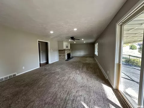 703 Orchard Dr, Macomb, IL 61455 photo 5