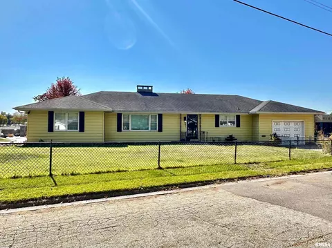 703 Orchard Dr, Macomb, IL 61455