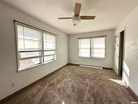 703 Orchard Dr, Macomb, IL 61455 photo 9