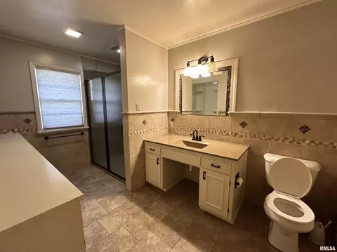 703 Orchard Dr, Macomb, IL 61455 photo 11