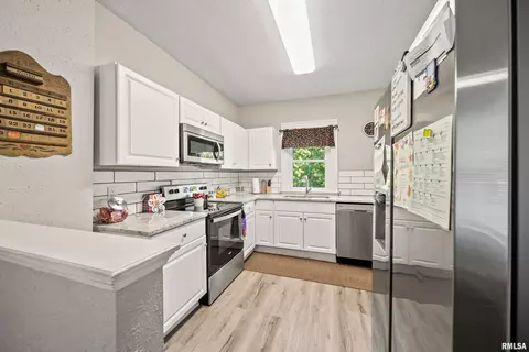 1135 12th Ave, Moline, IL 61265 photo 8