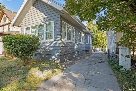 1135 12th Ave, Moline, IL 61265 photo 3